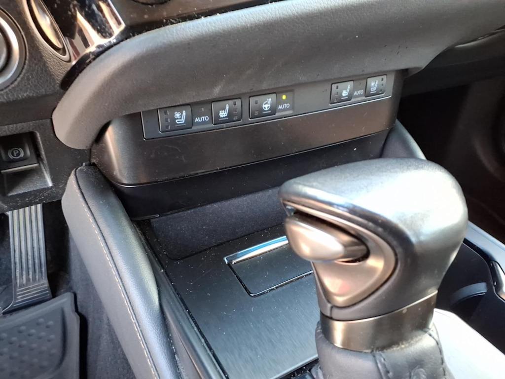 Thumbnail: 2023 Lexus ES - 25