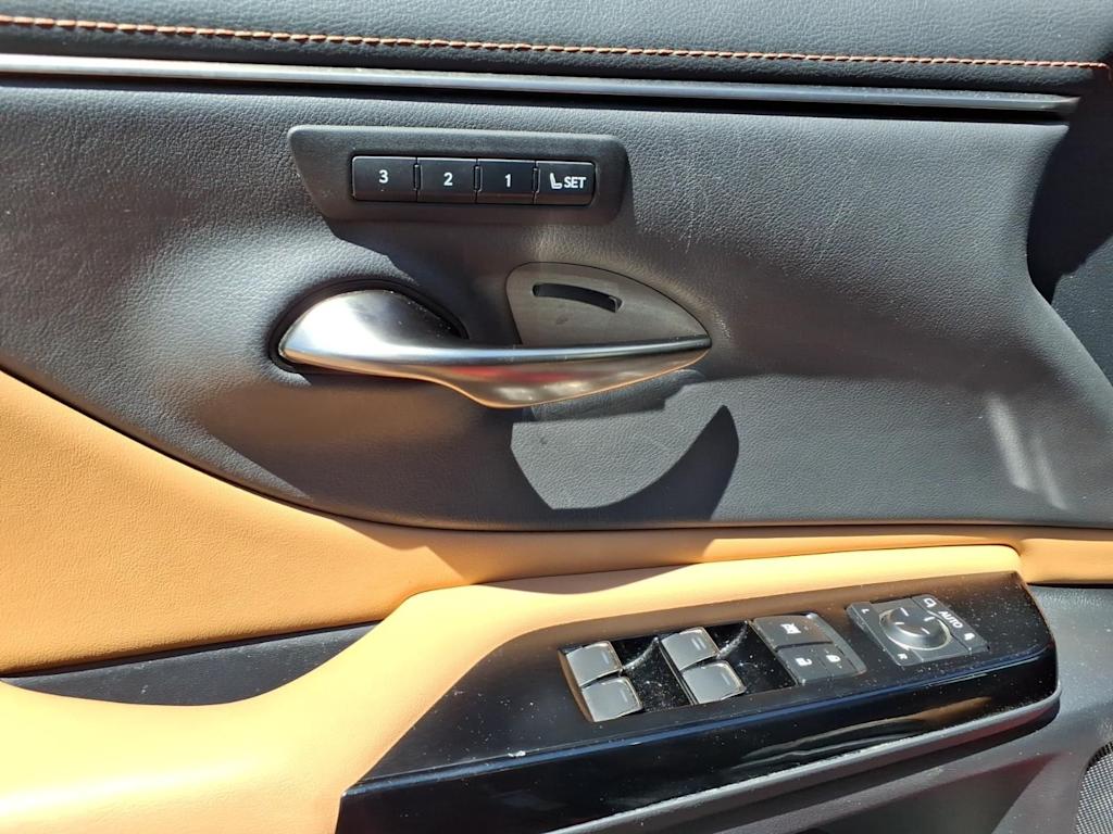 Thumbnail: 2023 Lexus ES - 19