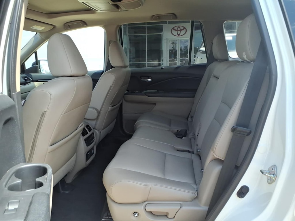 Thumbnail: 2019 Honda Pilot - 9