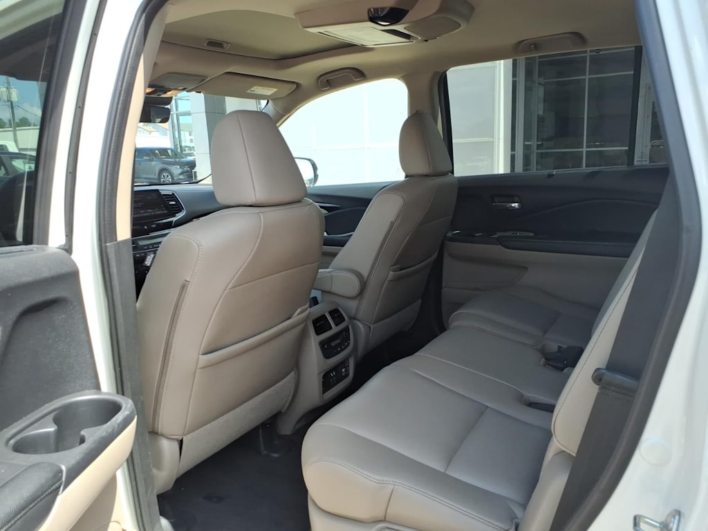 Thumbnail: 2019 Honda Pilot - 30