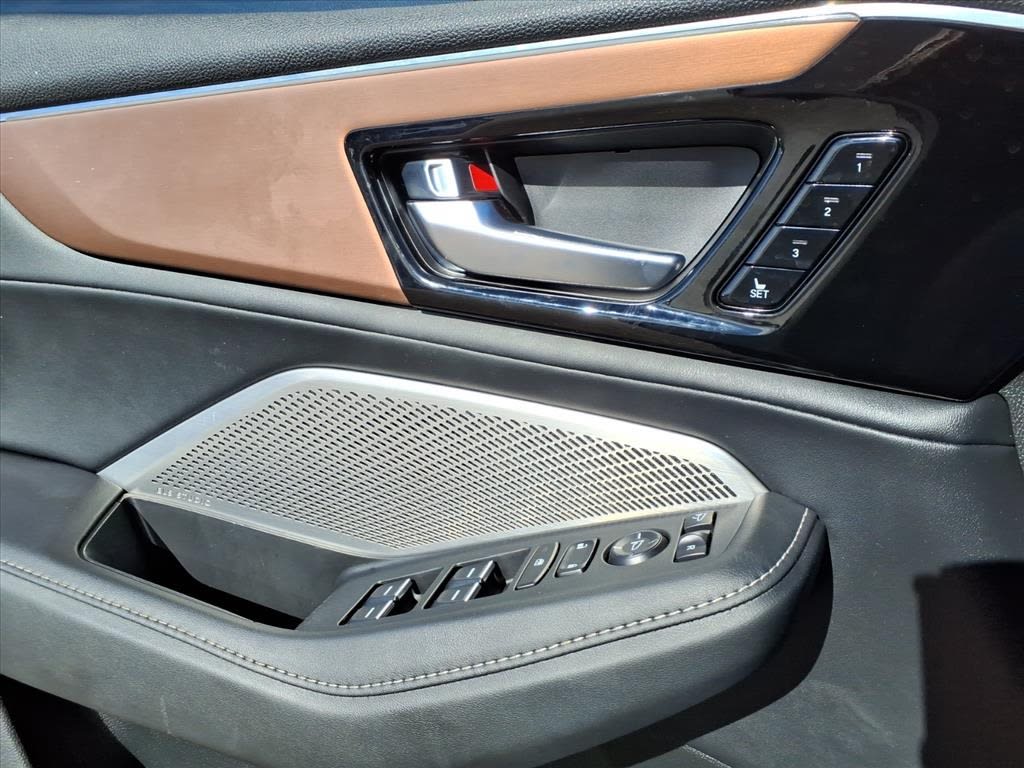 Thumbnail: 2022 Acura MDX - 19