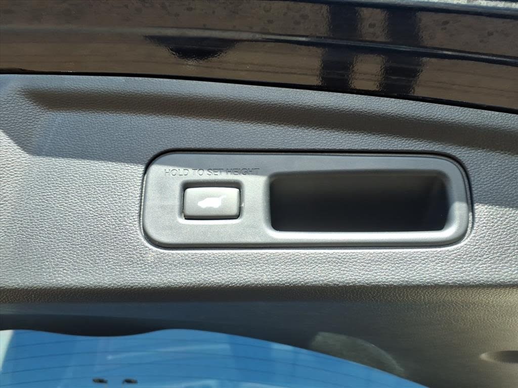 Thumbnail: 2022 Acura MDX - 17