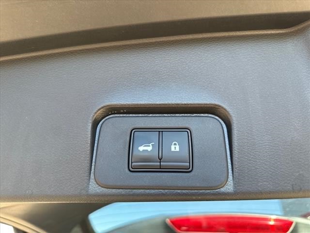 2023 Nissan Rogue SL 17