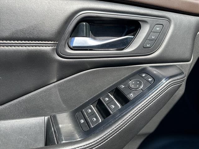 2023 Nissan Rogue SL 19