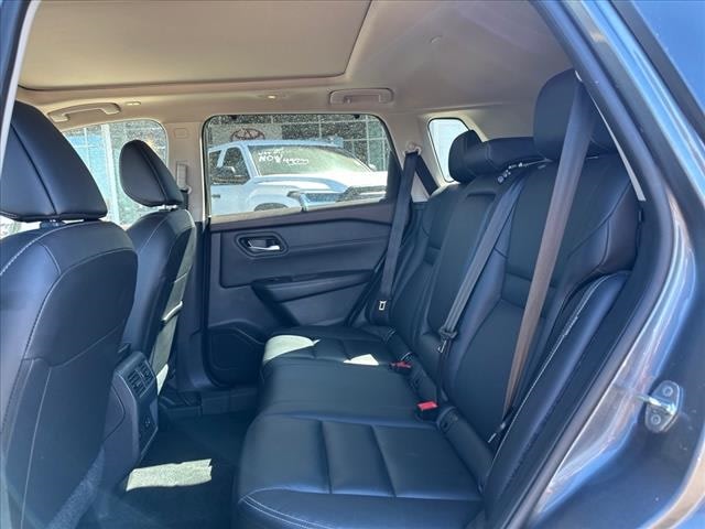 2023 Nissan Rogue SL 27
