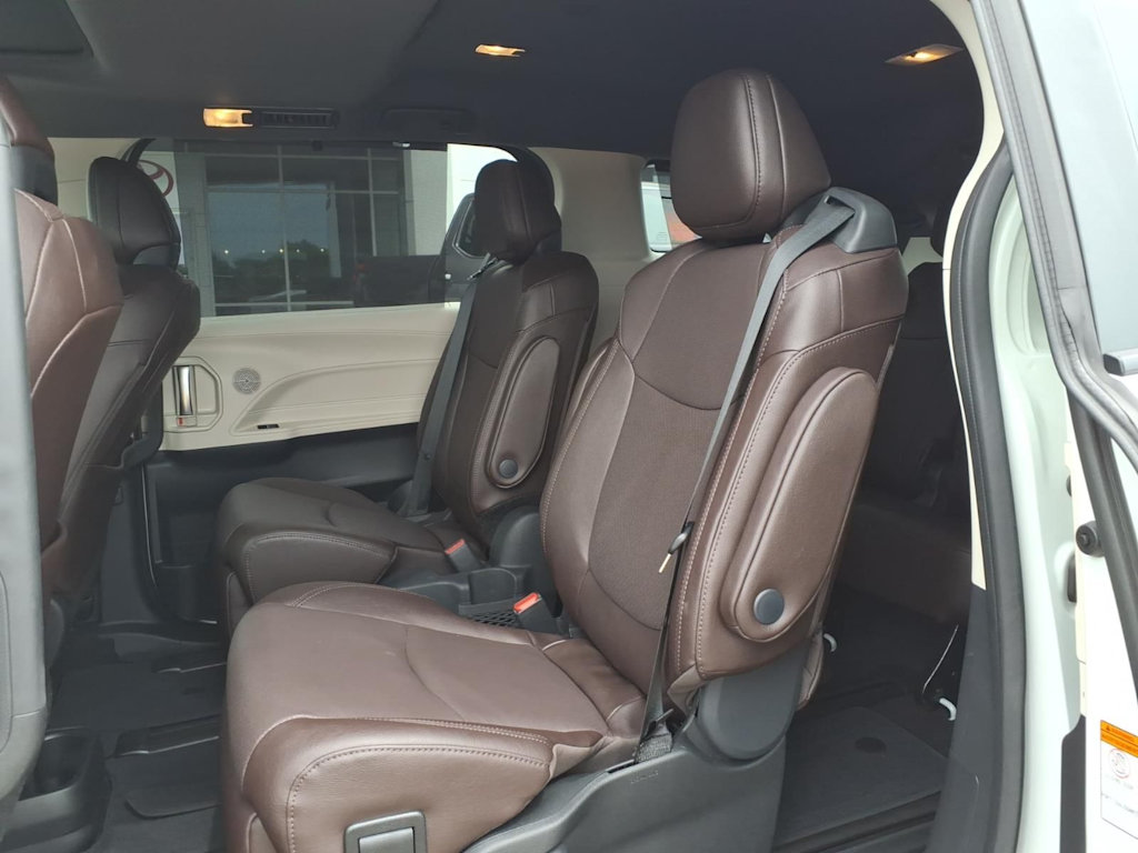 Thumbnail: 2024 Toyota Sienna - 29