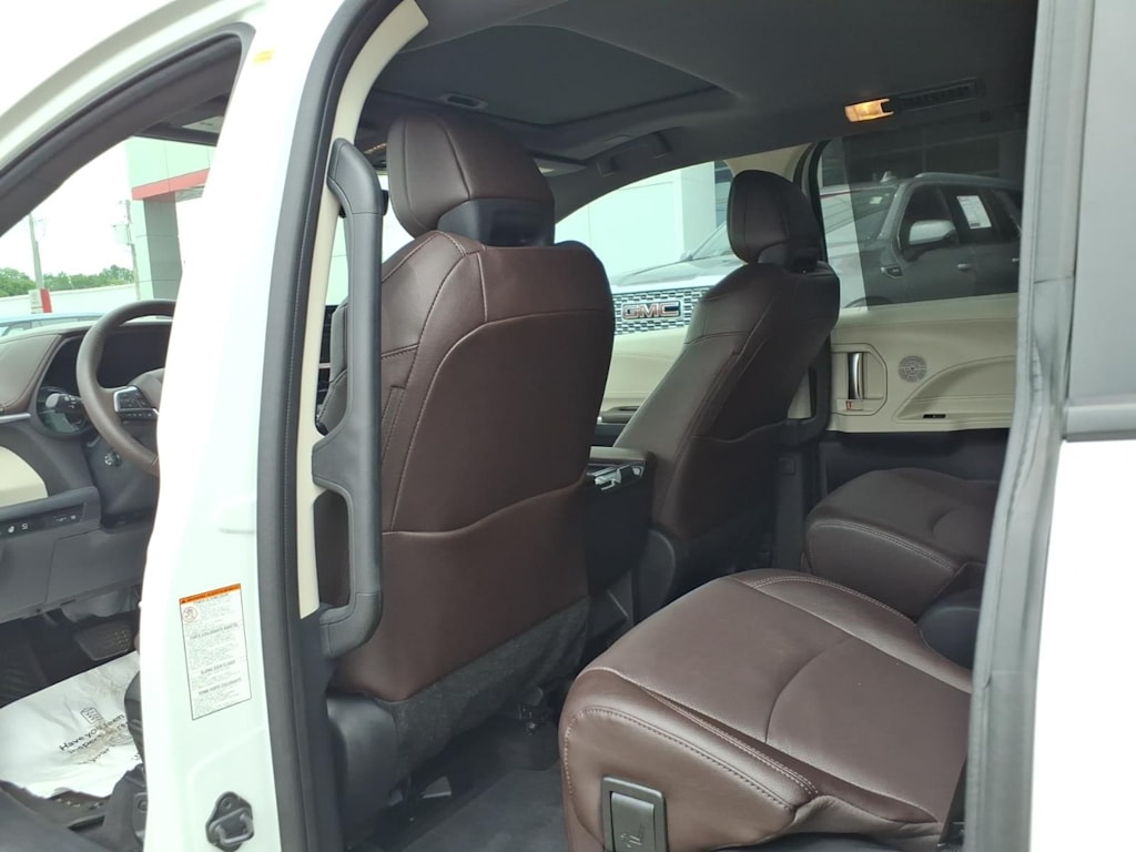 Thumbnail: 2024 Toyota Sienna - 30