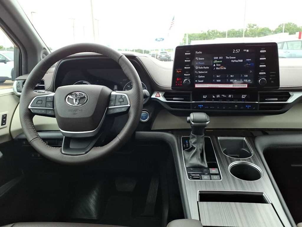 Thumbnail: 2024 Toyota Sienna - 2