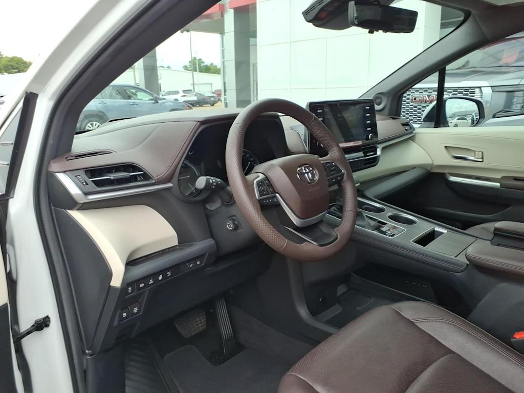 Thumbnail: 2024 Toyota Sienna - 6