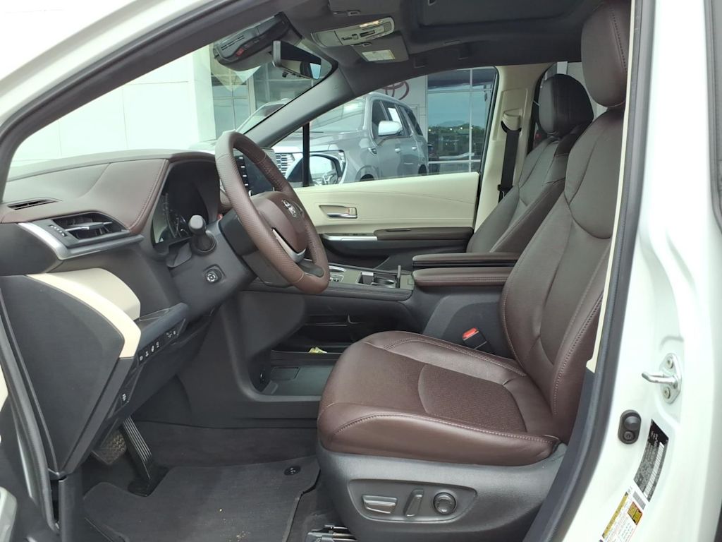 Thumbnail: 2024 Toyota Sienna - 7
