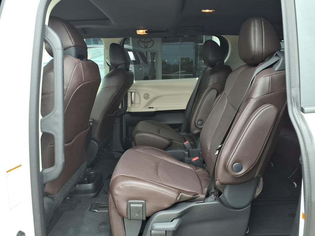 Thumbnail: 2024 Toyota Sienna - 9