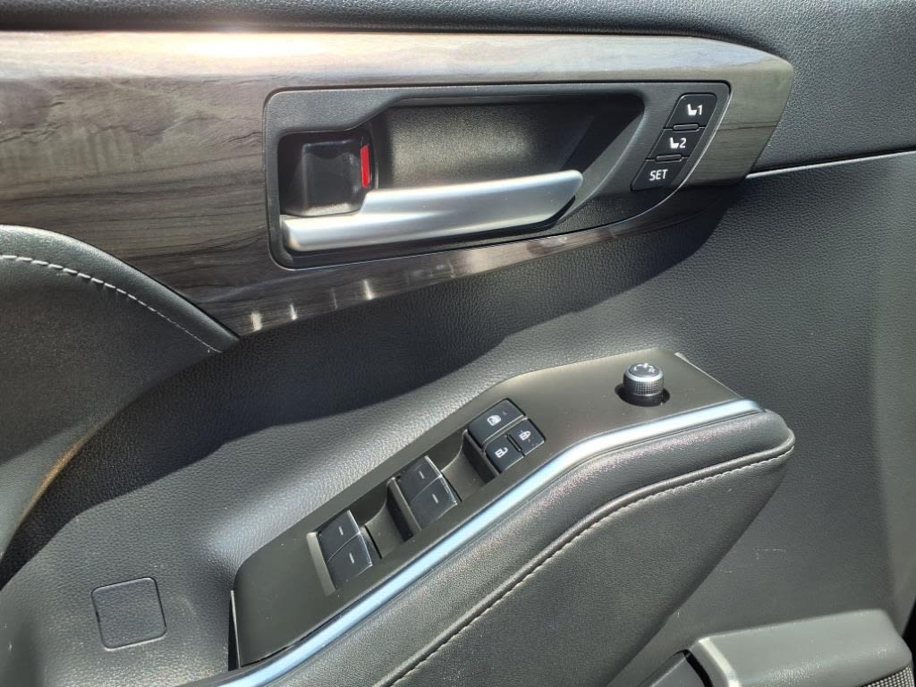 Thumbnail: 2020 Toyota Highlander - 19