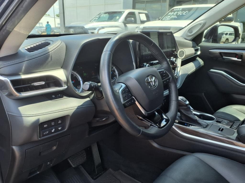 Thumbnail: 2020 Toyota Highlander - 6