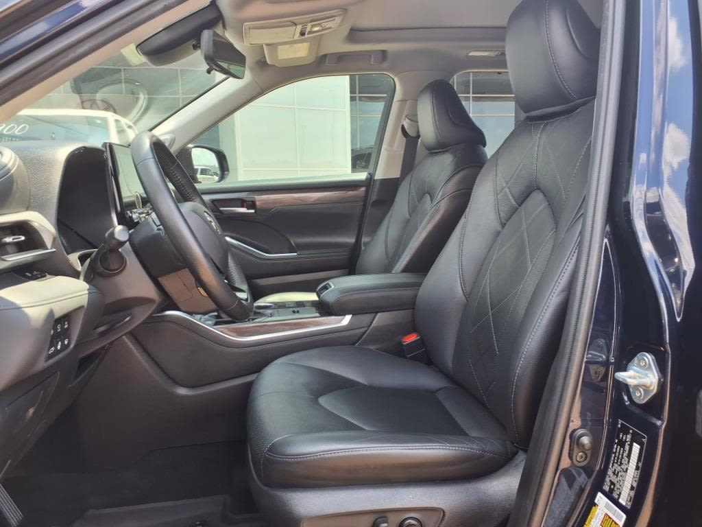 Thumbnail: 2020 Toyota Highlander - 8