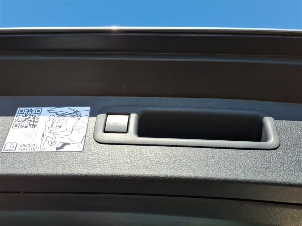 Thumbnail: 2023 Toyota Highlander - 17