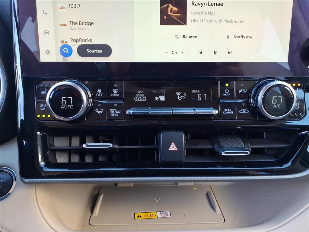 Thumbnail: 2023 Toyota Highlander - 23