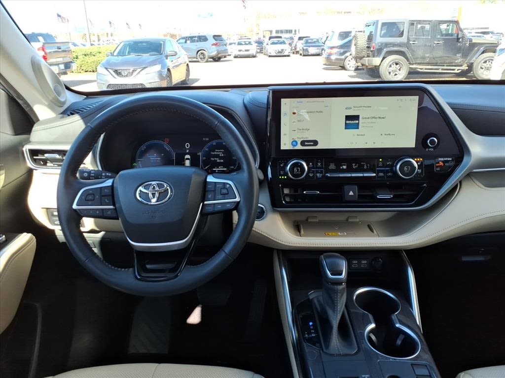 Thumbnail: 2023 Toyota Highlander - 2