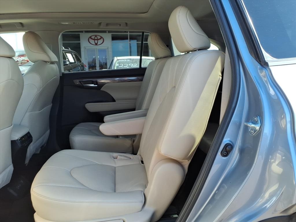 Thumbnail: 2023 Toyota Highlander - 29