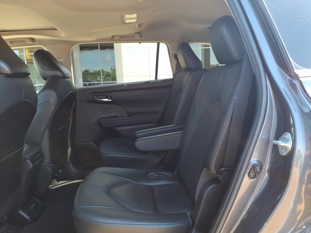 Thumbnail: 2021 Toyota Highlander - 29