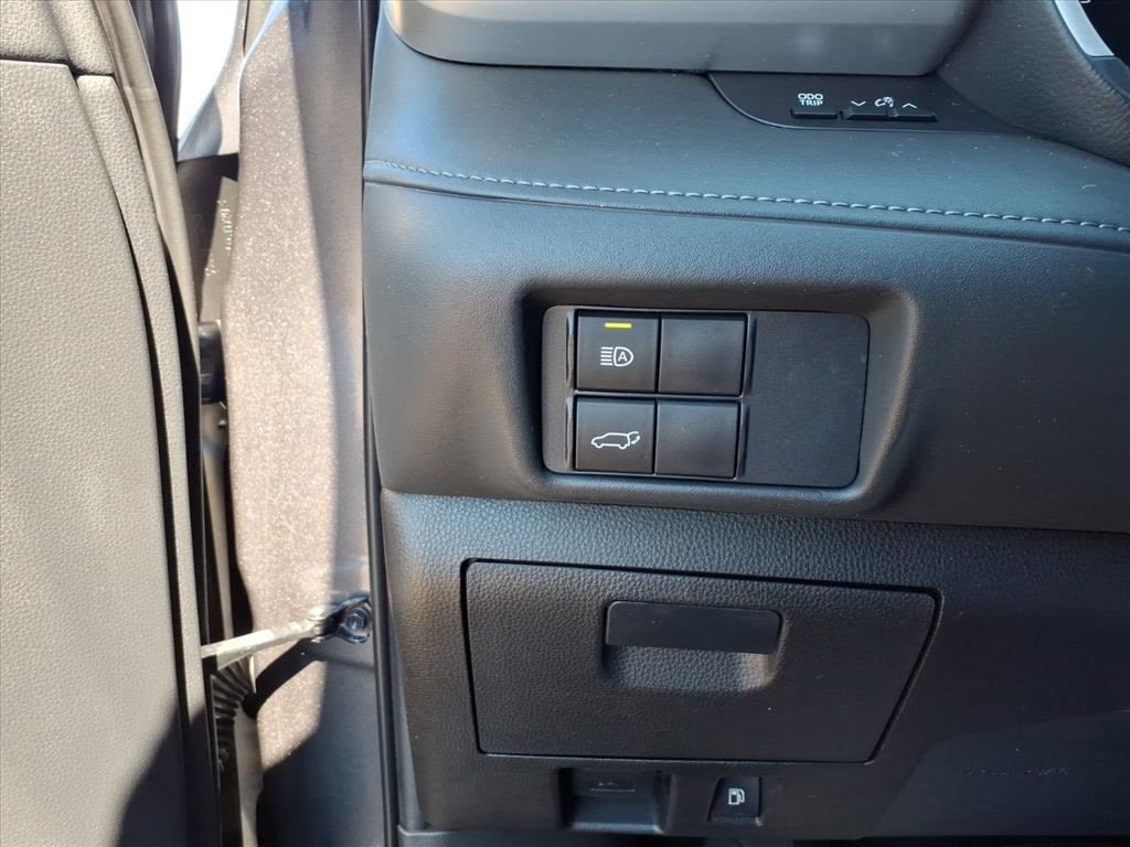 Thumbnail: 2021 Toyota Highlander - 20