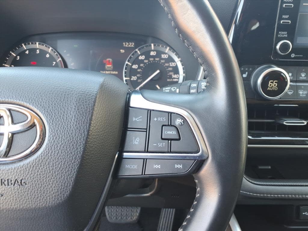 Thumbnail: 2021 Toyota Highlander - 22