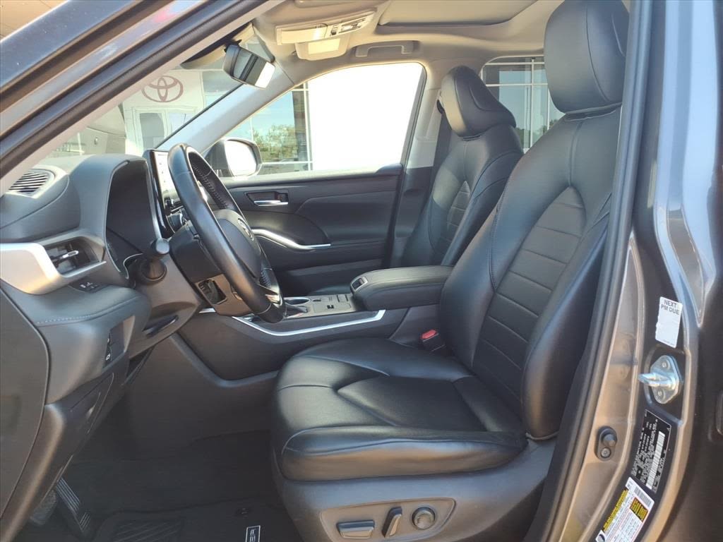 Thumbnail: 2021 Toyota Highlander - 8