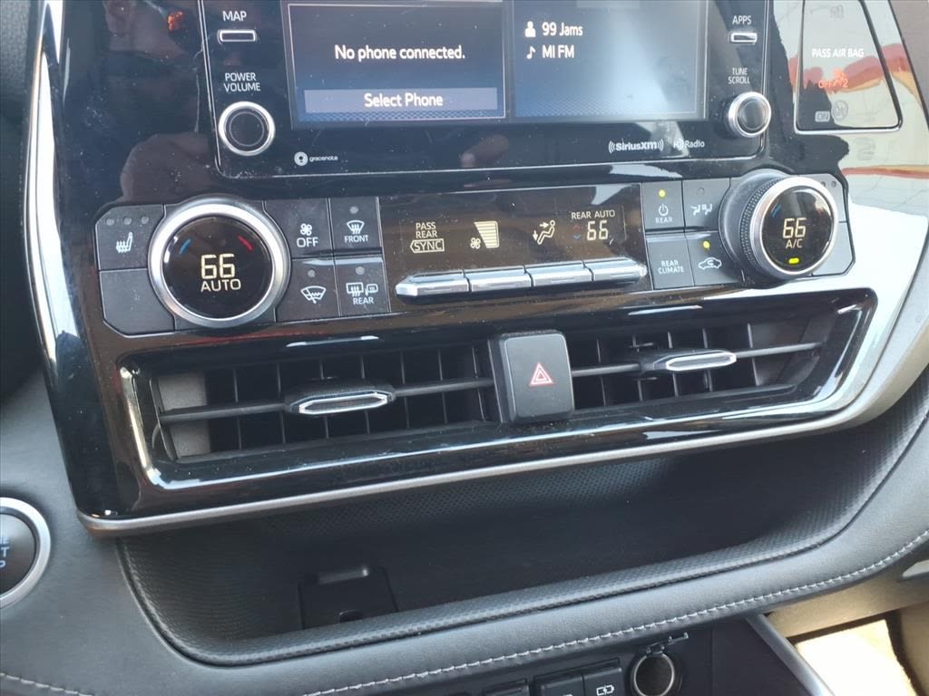 Thumbnail: 2021 Toyota Highlander - 24