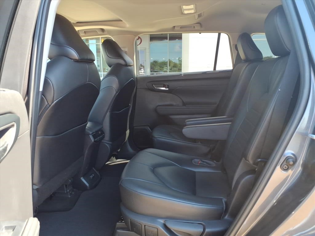 Thumbnail: 2021 Toyota Highlander - 9