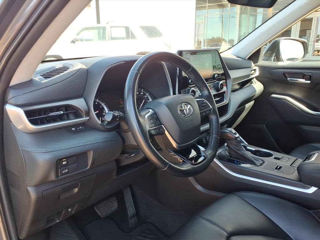Thumbnail: 2021 Toyota Highlander - 6