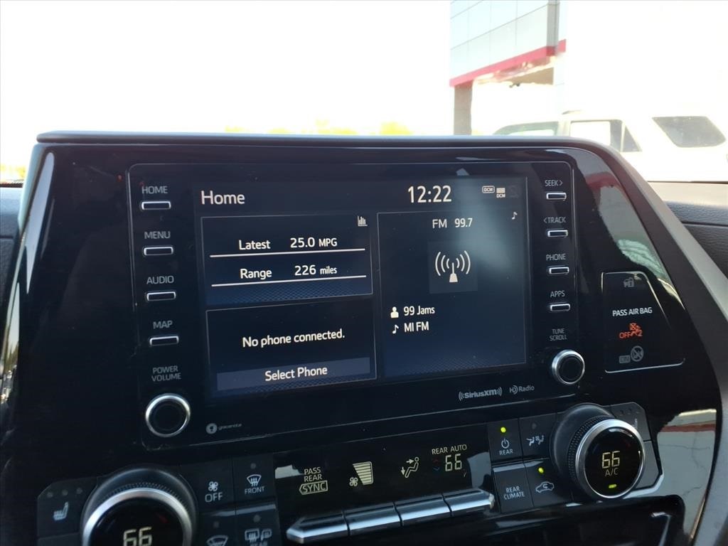 Thumbnail: 2021 Toyota Highlander - 10