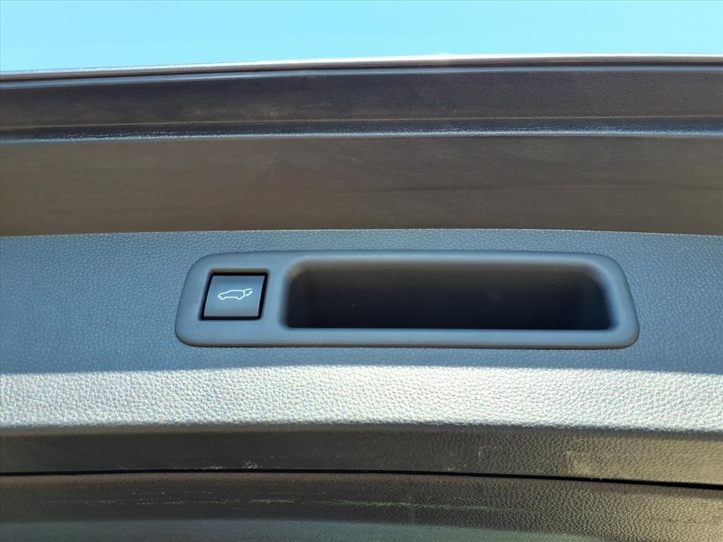 Thumbnail: 2021 Toyota Highlander - 17