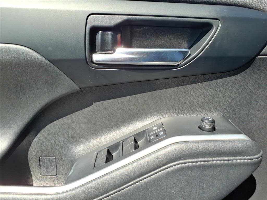 Thumbnail: 2021 Toyota Highlander - 19