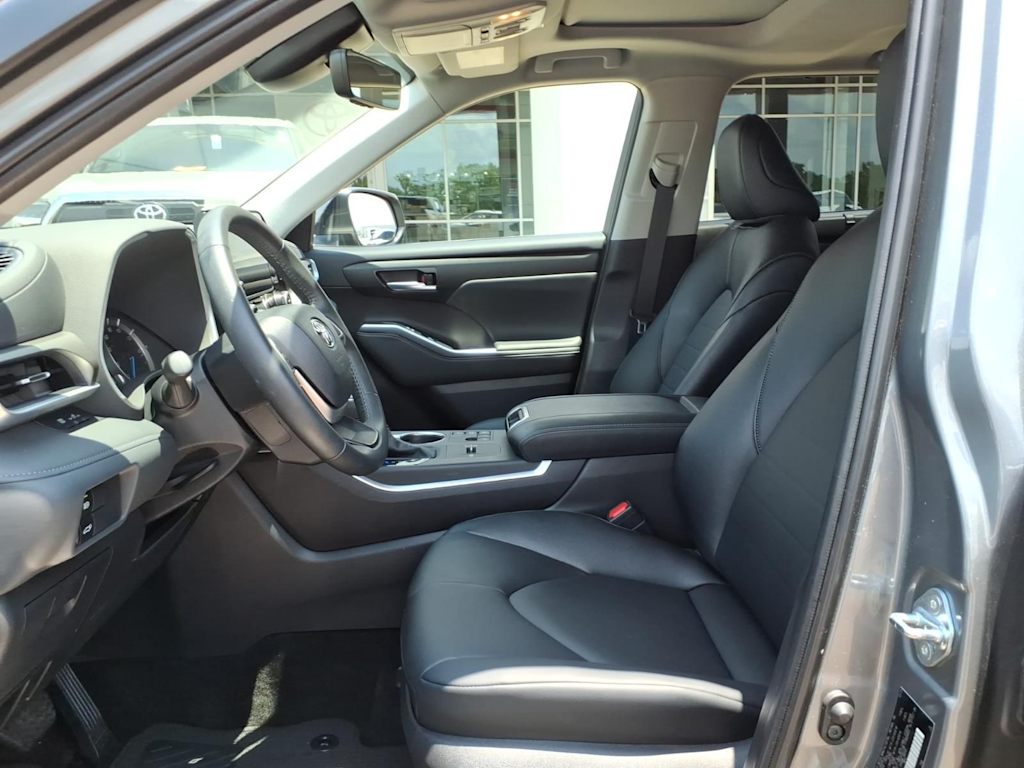 Thumbnail: 2026 Toyota Highlander - 8