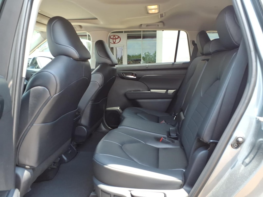 Thumbnail: 2026 Toyota Highlander - 9