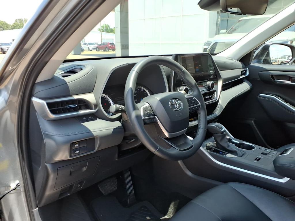 Thumbnail: 2026 Toyota Highlander - 6