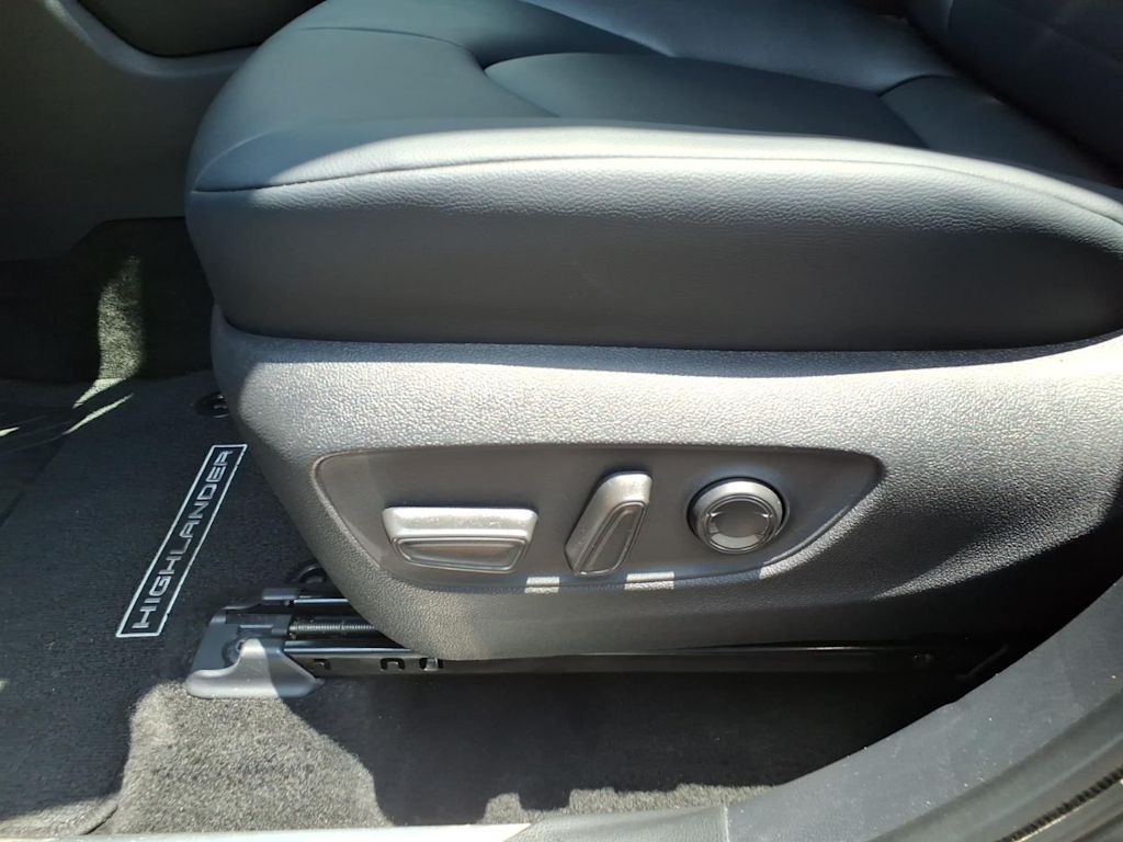 Thumbnail: 2026 Toyota Highlander - 18