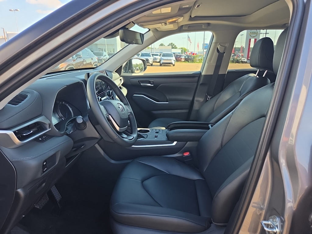 Thumbnail: 2026 Toyota Highlander - 4