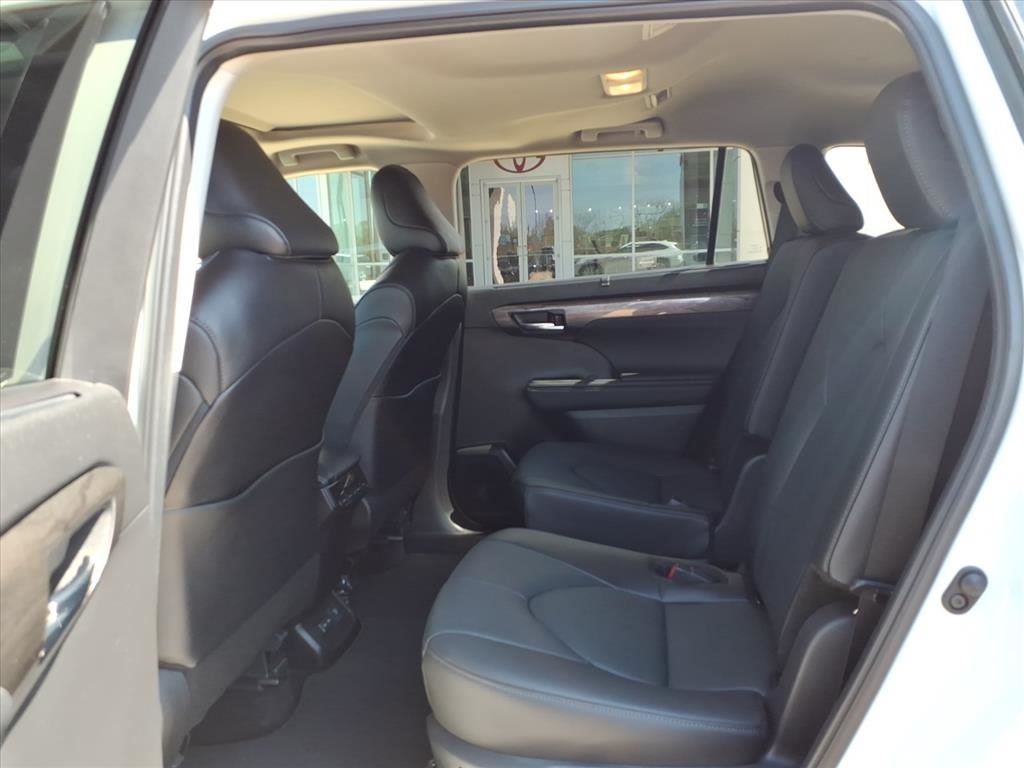 Thumbnail: 2024 Toyota Highlander - 9