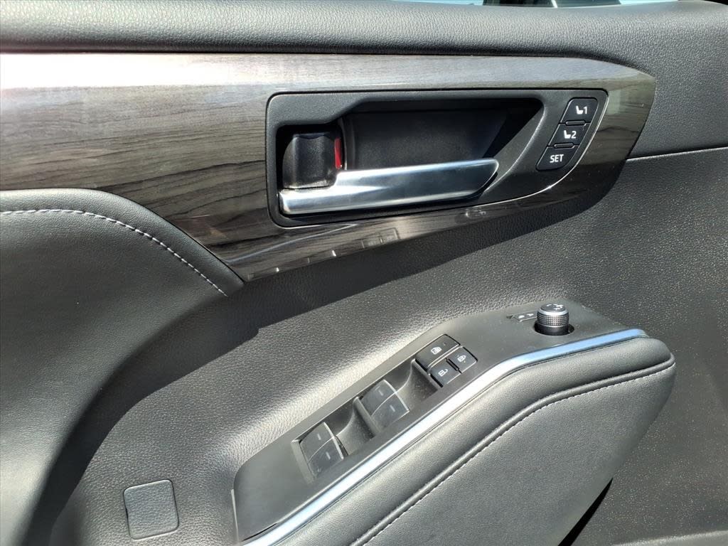 Thumbnail: 2024 Toyota Highlander - 19