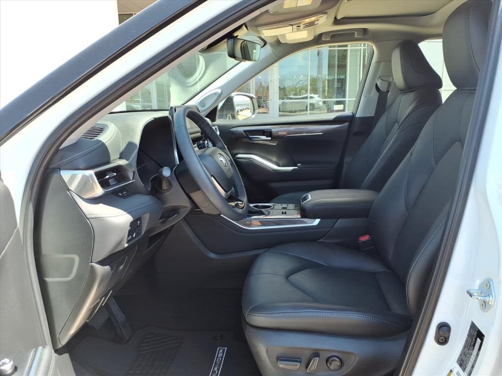 Thumbnail: 2024 Toyota Highlander - 7