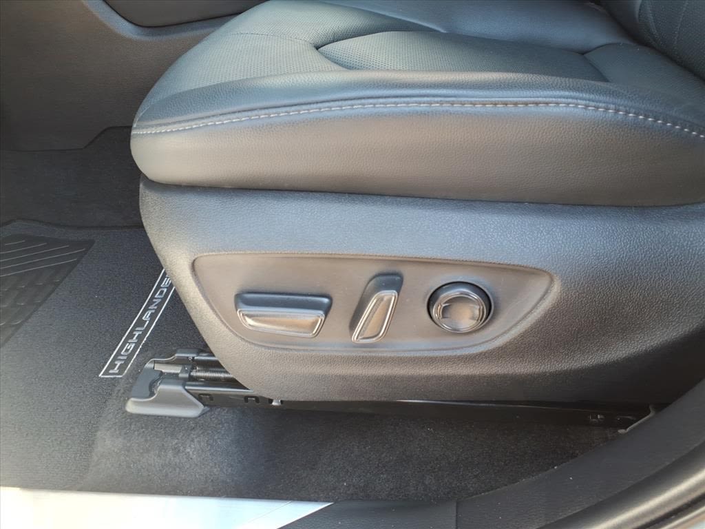 Thumbnail: 2024 Toyota Highlander - 18