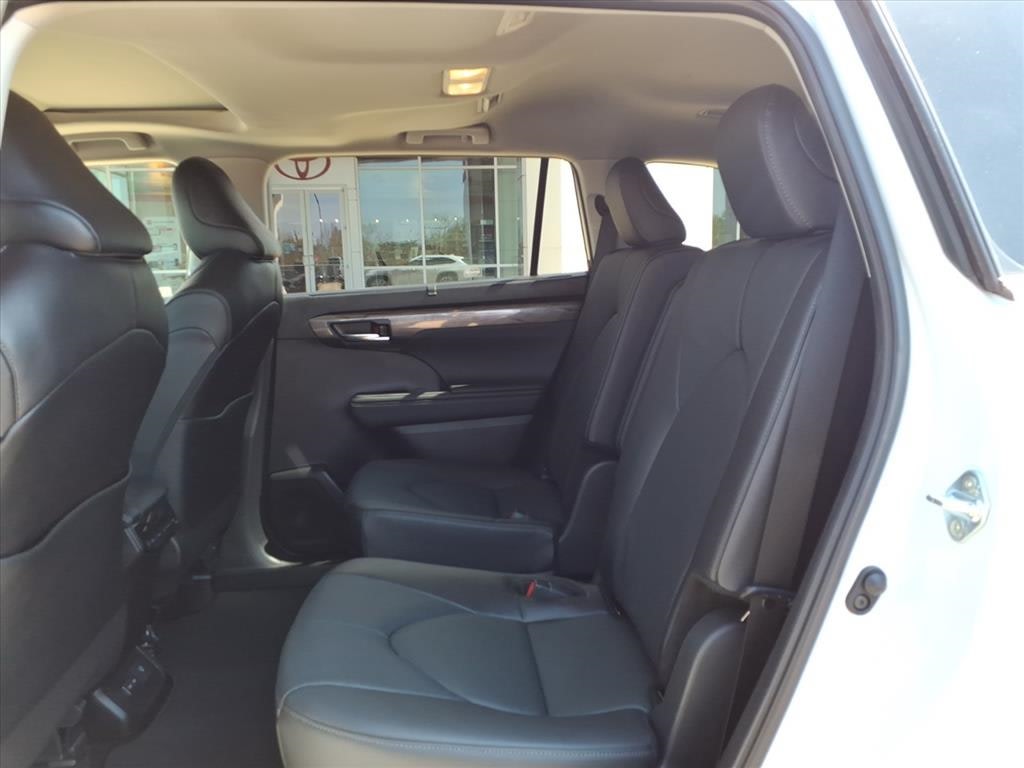 Thumbnail: 2024 Toyota Highlander - 28