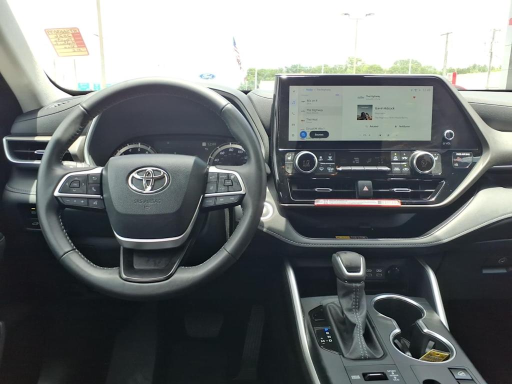 Thumbnail: 2026 Toyota Highlander - 2