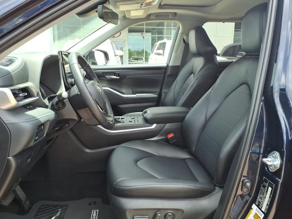 Thumbnail: 2026 Toyota Highlander - 8
