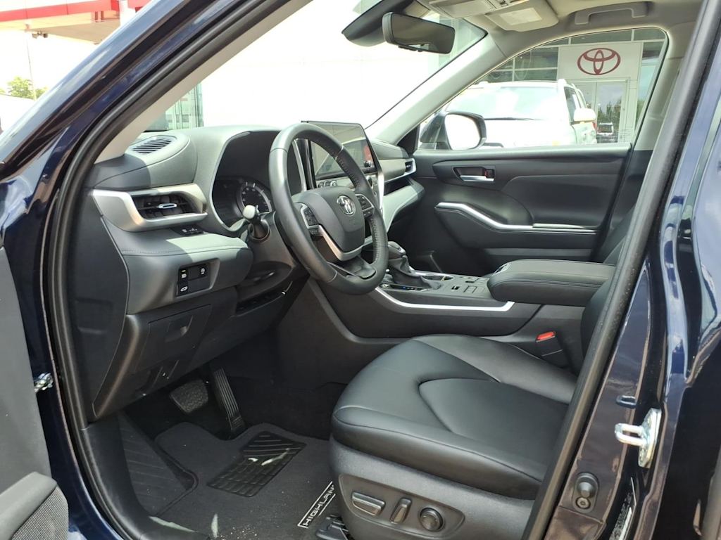 Thumbnail: 2026 Toyota Highlander - 27