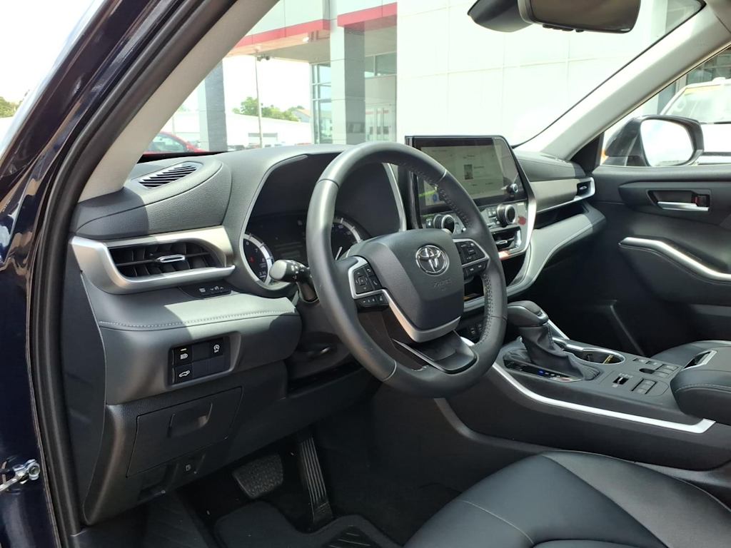 Thumbnail: 2026 Toyota Highlander - 6