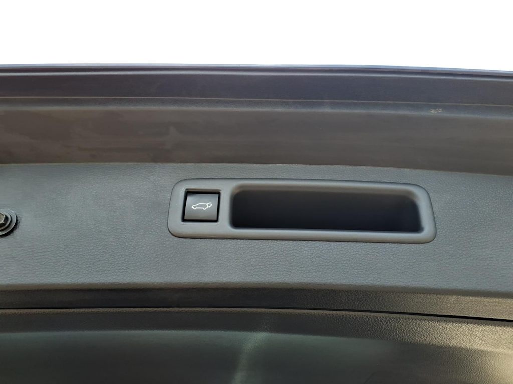 Thumbnail: 2026 Toyota Highlander - 17