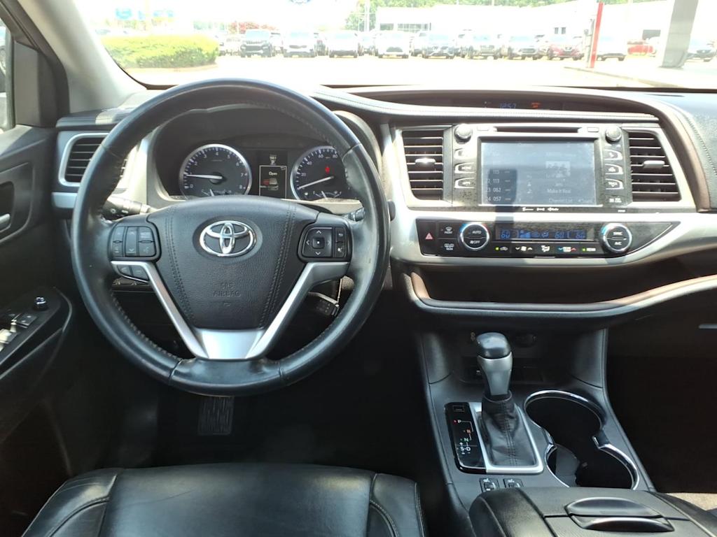 Thumbnail: 2016 Toyota Highlander - 2