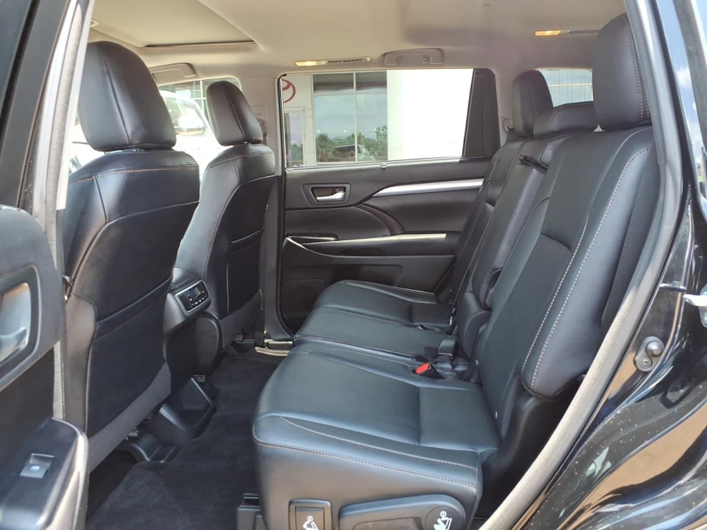 Thumbnail: 2016 Toyota Highlander - 9