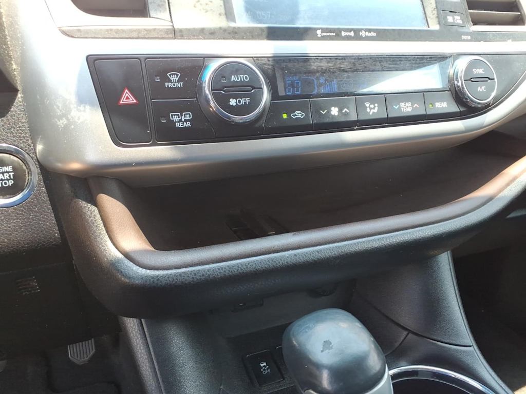 Thumbnail: 2016 Toyota Highlander - 24